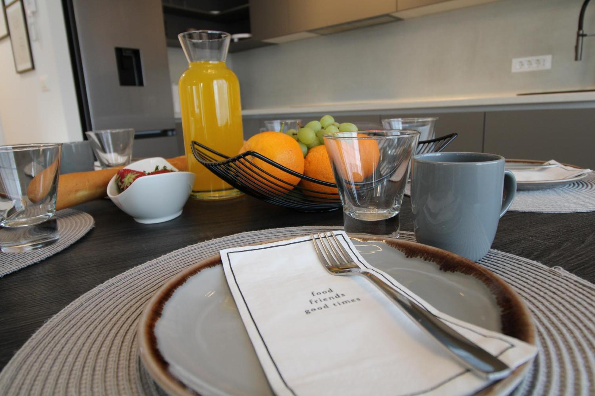 New! Jolie In - With Free Parking And Terrace!